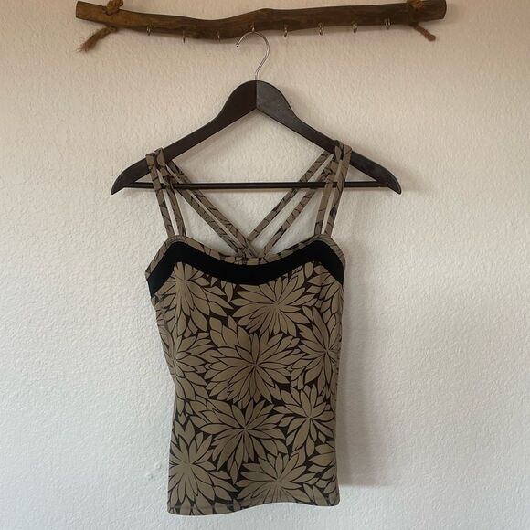 Women’s swim top - Picture 1 of 2